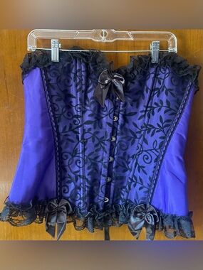 Hot Topic Purple & Black Floral Velvet-Trim Corset Top